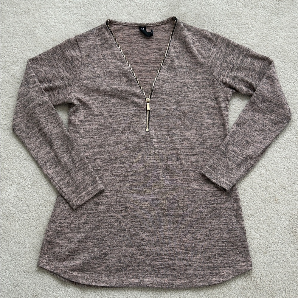 Colorí Pink & Grey Long Sleeve Sweater with Gold Zipper
- Size L